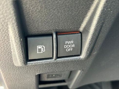 Certified 2026 Toyota Sienna XLE FWD image 27