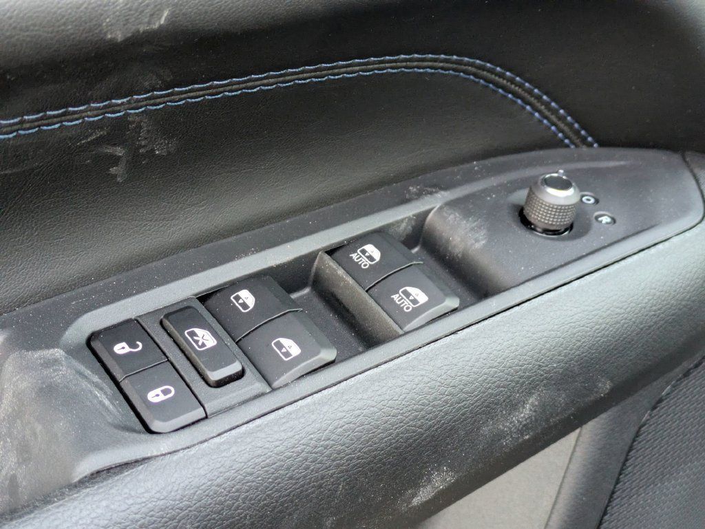 Used 2026 Jeep Compass Latitude AWD/4WD image 11