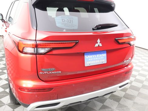 Used 2025 Mitsubishi Outlander SE image 15
