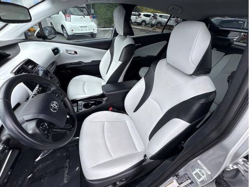 Used 2019 Toyota Prius XLE w/ Carpet Mat Package FWD image 19