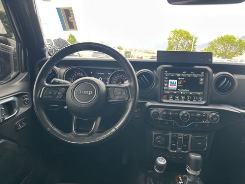 Certified 2022 Jeep Gladiator Willys image 10