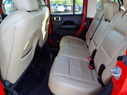 Used 2018 Jeep Wrangler Unlimited Sahara AWD/4WD image 7