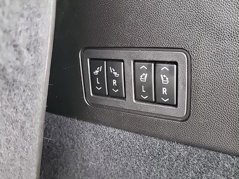 Used 2024 Cadillac XT6 Premium Luxury w/ Technology Package AWD/4WD image 31