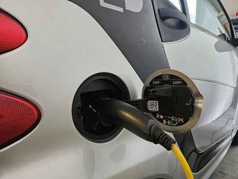 Used 2015 smart fortwo electric drive RWD image 30