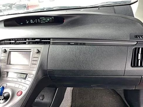 Used 2014 Toyota Prius Three image 10