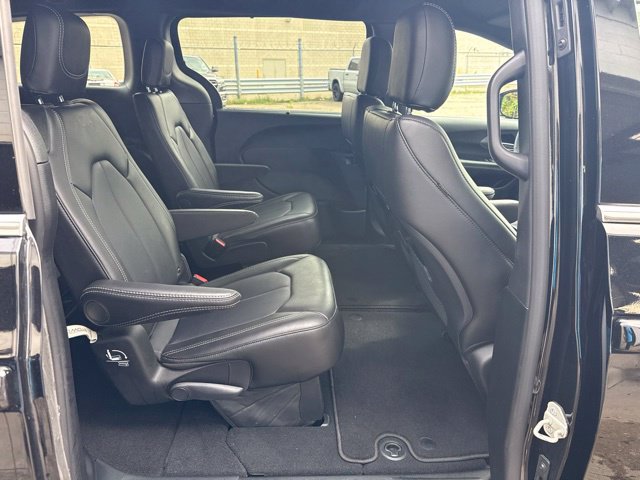 Used 2026 Chrysler Pacifica Select FWD image 26