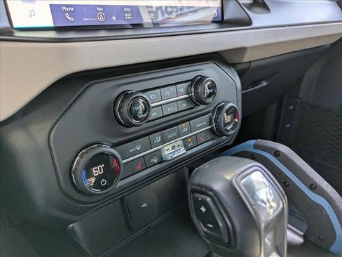 Used 2023 Ford Bronco Wildtrak image 13