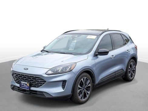 Used 2022 Ford Escape SE w/ SE Sport Appearance Package FWD image 4