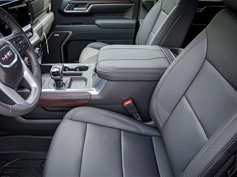 New 2026 GMC Sierra 1500 SLT image 10