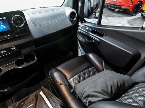 Used 2023 Mercedes-Benz Sprinter 2500 image 19
