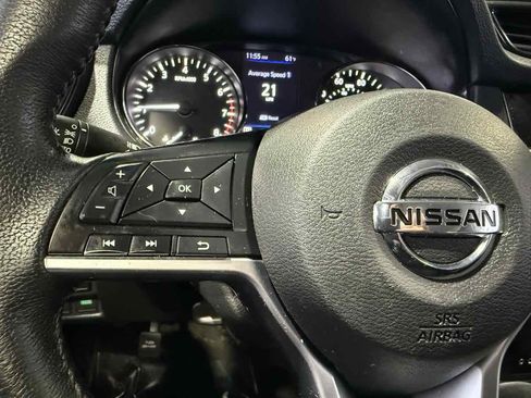 Used 2020 Nissan Rogue SV image 19