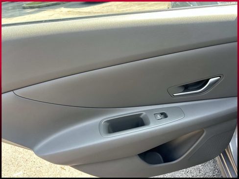 Used 2023 Hyundai Elantra SE FWD image 19