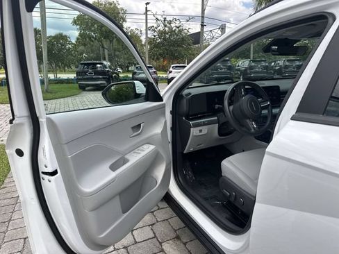 Used 2025 Hyundai Kona SEL FWD image 22