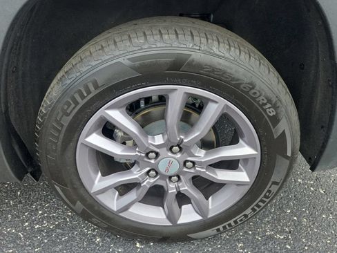 Used 2023 GMC Terrain SLT AWD/4WD image 18