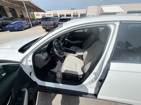 Used 2023 Honda Accord EX image 18