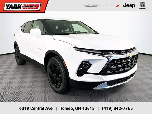 Used 2023 Chevrolet Blazer LT FWD image 1