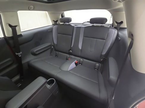 Certified 2025 MINI Cooper 2-Door Hardtop image 24