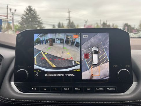 Used 2023 Nissan Rogue SL w/ SL Premium Package image 18