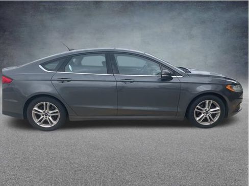 Used 2018 Ford Fusion SE FWD image 10