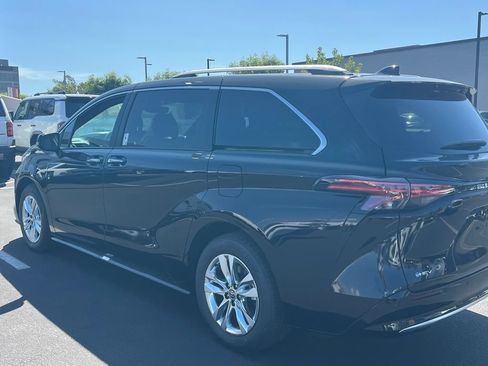 Used 2026 Toyota Sienna Limited FWD image 4