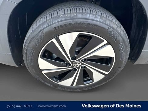 Certified 2024 Volkswagen Taos SE image 8