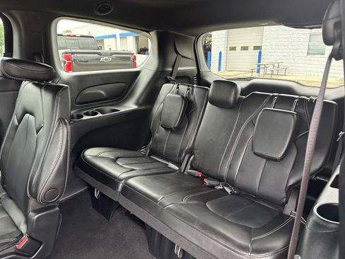 Used 2025 Chrysler Pacifica Select FWD image 15