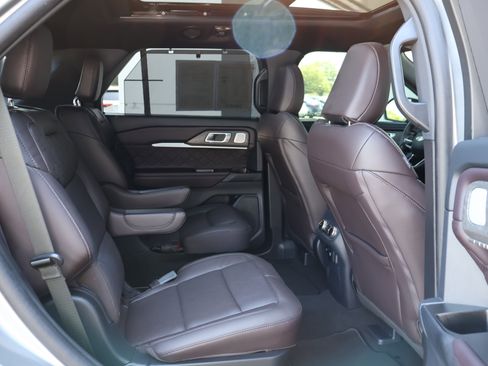 Used 2025 Ford Explorer Platinum w/ Ultimate Package AWD/4WD image 27