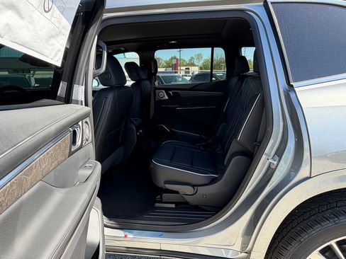 New 2026 Buick Enclave Avenir AWD/4WD image 17