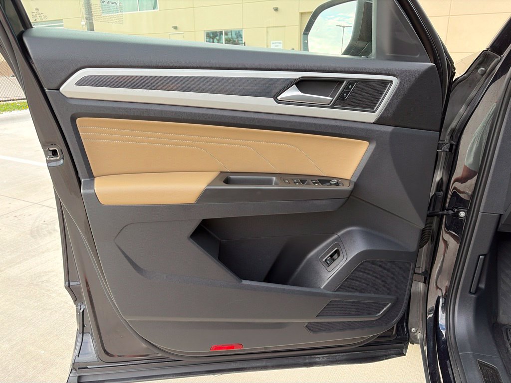 Used 2022 Volkswagen Atlas Cross Sport SEL R-Line w/ Cross Sport MDO Package AWD/4WD image 29