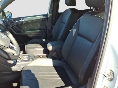 Used 2023 Volkswagen Tiguan SE R-Line image 17