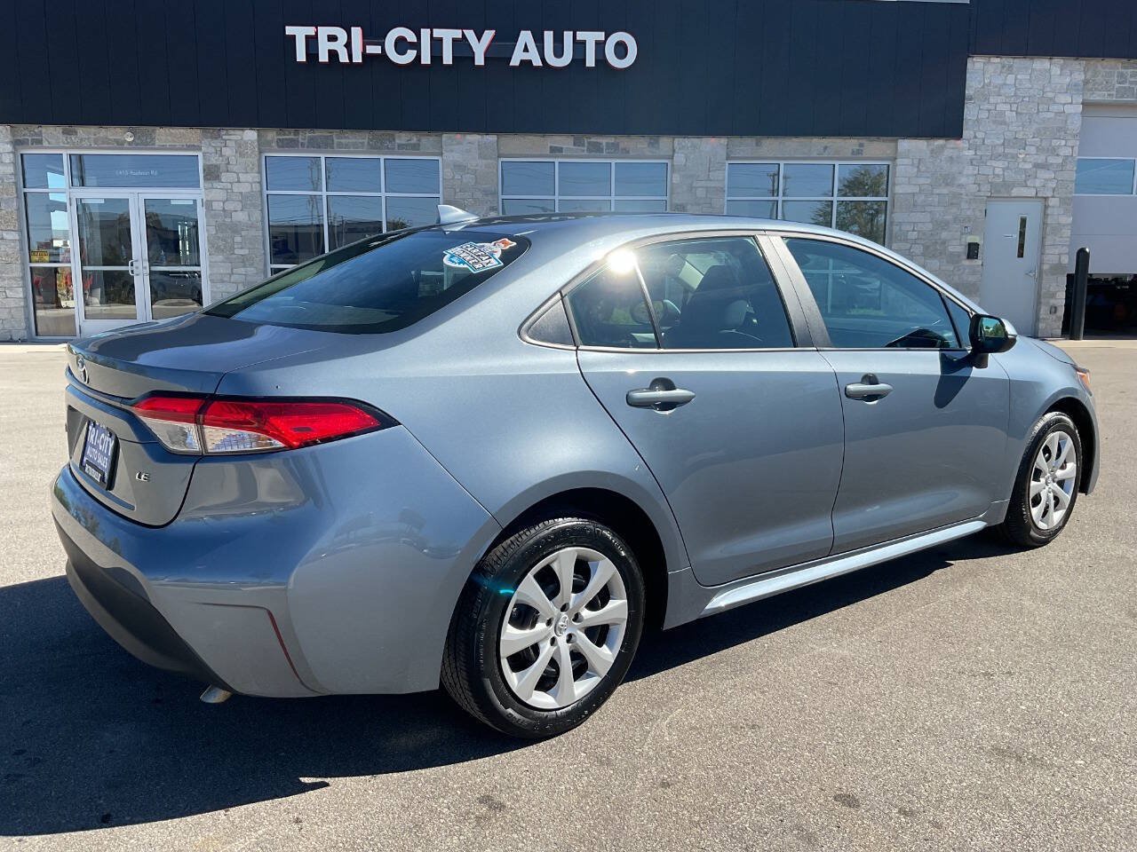 Used 2025 Toyota Corolla LE FWD image 7
