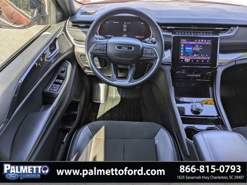 Used 2023 Jeep Grand Cherokee L Laredo image 15