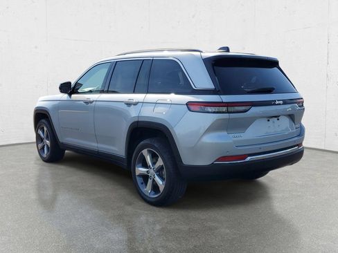 Used 2022 Jeep Grand Cherokee Limited AWD/4WD image 5