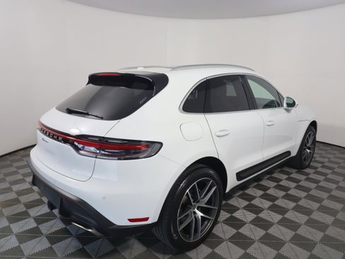 Certified 2023 Porsche Macan image 7