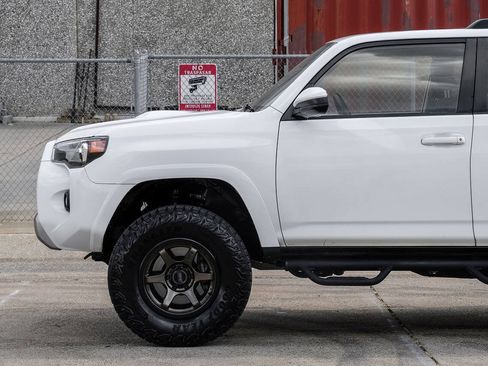 Used 2022 Toyota 4Runner TRD Off-Road AWD/4WD image 16