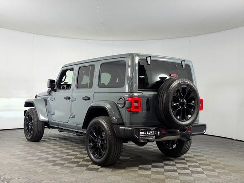 Used 2025 Jeep Wrangler Unlimited Sahara w/ Safety Group AWD/4WD image 10