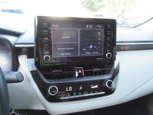 Used 2022 Toyota Corolla LE FWD image 26
