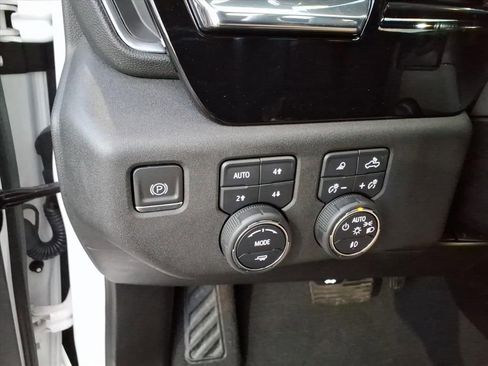Certified 2023 Chevrolet Silverado 1500 High Country w/ High Country Premium Package AWD/4WD image 22