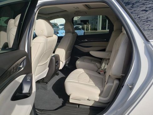 Used 2022 Buick Enclave Avenir w/ Avenir Technology Package image 11