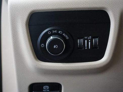 Used 2022 Jeep Grand Cherokee L Limited AWD/4WD image 9