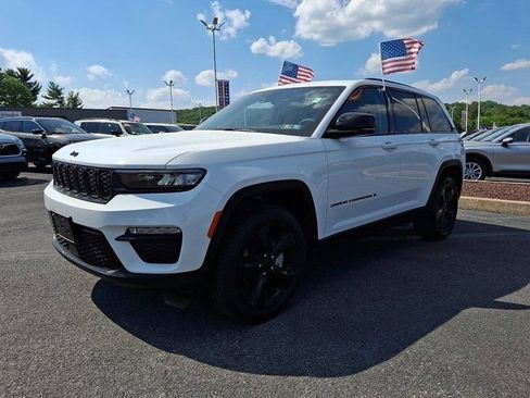 Used 2023 Jeep Grand Cherokee Limited w/ Black Appearance Package AWD/4WD image 3