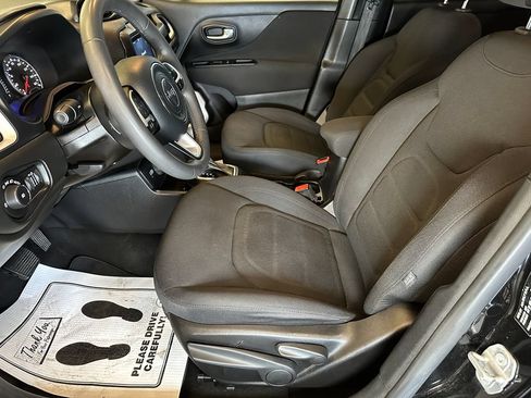 Used 2018 Jeep Renegade Latitude AWD/4WD image 20