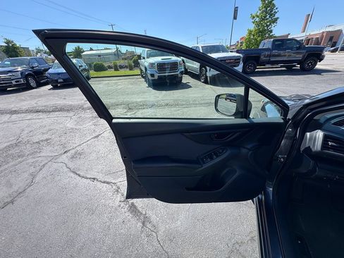 Used 2018 Subaru Crosstrek 2.0i Premium AWD/4WD image 12