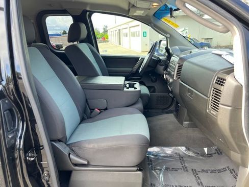 Used 2005 Nissan Titan XE w/ (W02) Preferred Pkg AWD/4WD image 9