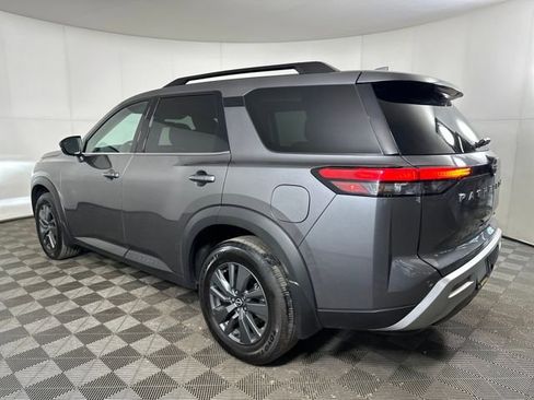 Used 2024 Nissan Pathfinder SV image 5