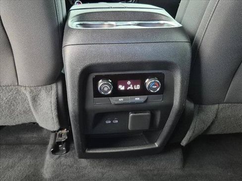 Used 2024 Chevrolet Traverse LT FWD image 18