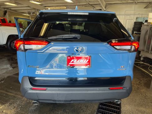 Used 2023 Toyota RAV4 SE image 18