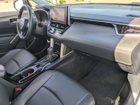Used 2024 Toyota Corolla Cross XLE FWD image 14