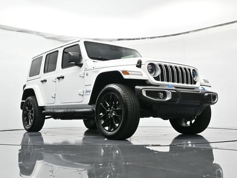 Used 2024 Jeep Wrangler Unlimited Sahara w/ Safety Group image 41