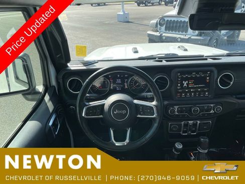 Used 2020 Jeep Gladiator Overland AWD/4WD image 19
